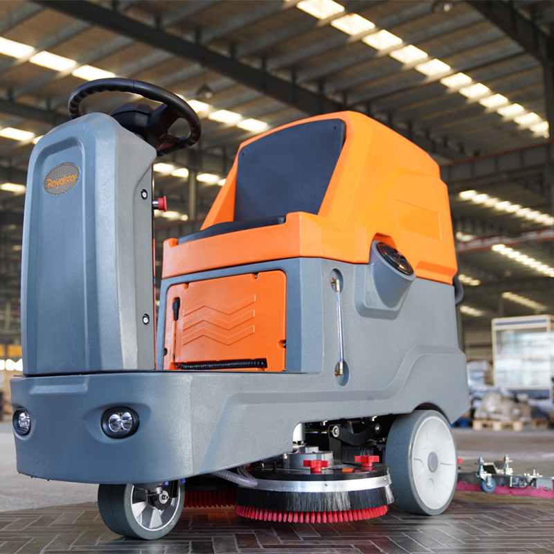 工厂使用驾驶式洗地机可以减少清洁员工吗.jpg
