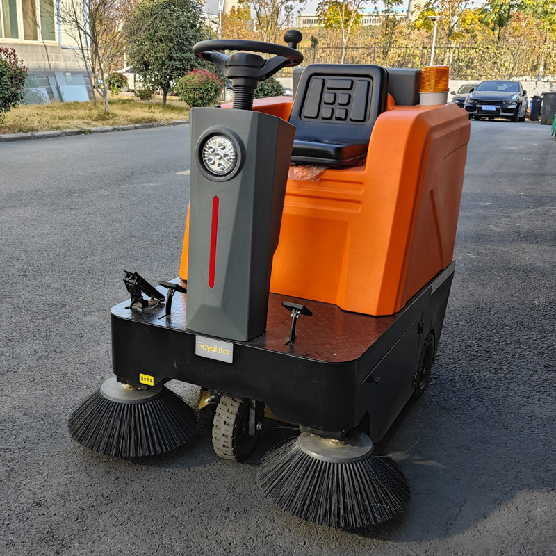 荣事达驾驶式扫地机对清洁工作的重要性.jpg